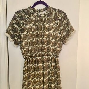 Paisley High collared fress